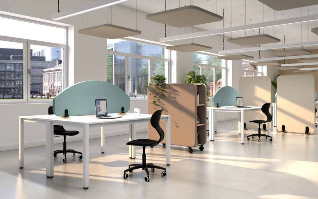 Moderne Akustikpaneele im Großraumbüro – schallabsorbierende Raumlösungen für konzentriertes Arbeiten in Büros und Arbeitswelten in Trier, Konz und Luxemburg