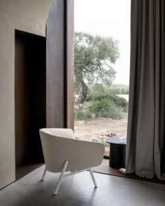 Design-Sessel Kristalia Tuile in moderner Rauminszenierung für Büro- und Loungebereiche in Trier, Konz und Luxemburg