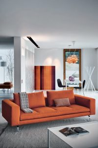 Zanotta 1335 Designer-Sofa in warmem Orange mit klarer Linienführung – modernes Premium-Polstersofa für stilvolle Wohnräume und Interior-Konzepte in Trier, Konz und Luxemburg